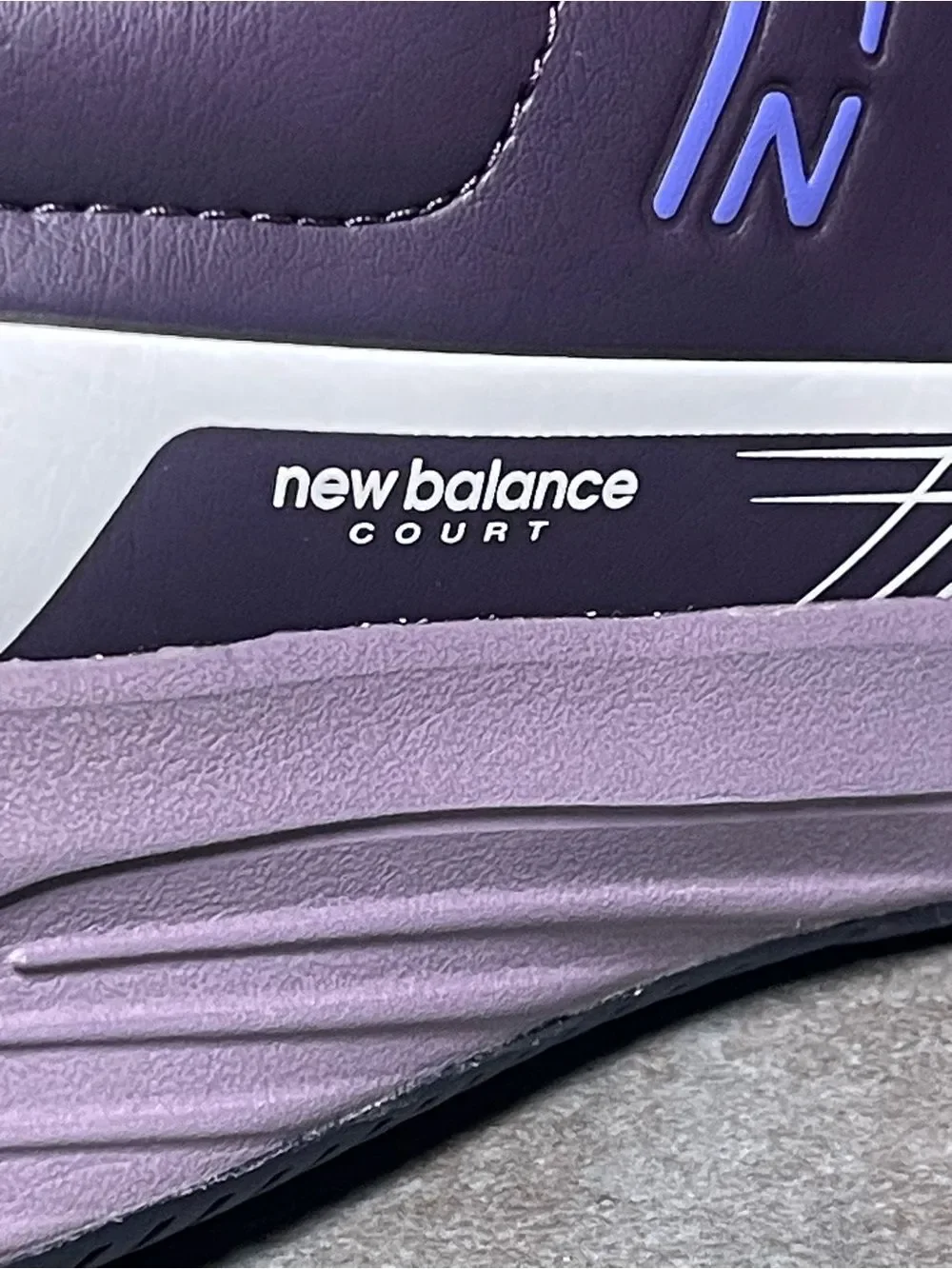 New Balance 696v5 Women’s Wide Plum Purple Tennis Shoes Size 9D